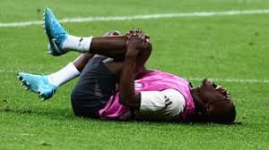 的表现赞不 的表现赞不